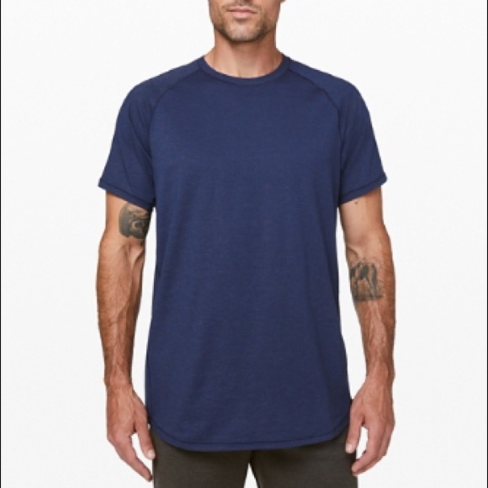 LULULEMON MEN BLUE FITTED U SHAPE HEM TEE